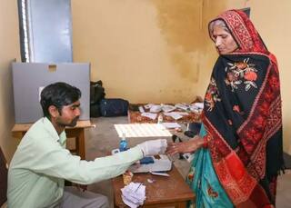 Election 2022: UP માં સાંજે 5 વાગ્યા સુધીમાં 60.4 ટકા મતદાન, ગોવામાં 75 ટકાથી વધુ મતદાન, ઉત્તરાખંડમાં 59.3 ટકા વોટિંગ
