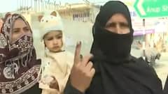 Hijab Controversy : मामला Karnataka का, शोर UP में क्यों ?