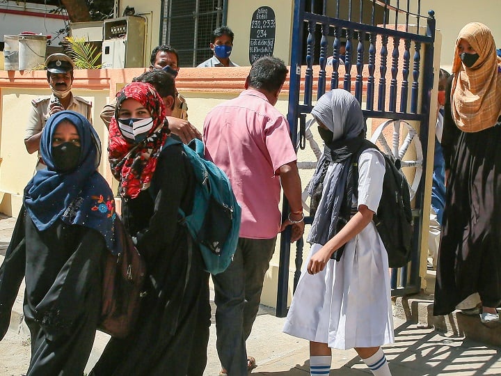 Karnataka Hijab Row: Schools Till Class 10 Reopen, HC Scheduled To Resume Hearing Case Karnataka Hijab Row: Schools Till Class 10 Reopen, HC Scheduled To Resume Hearing Case