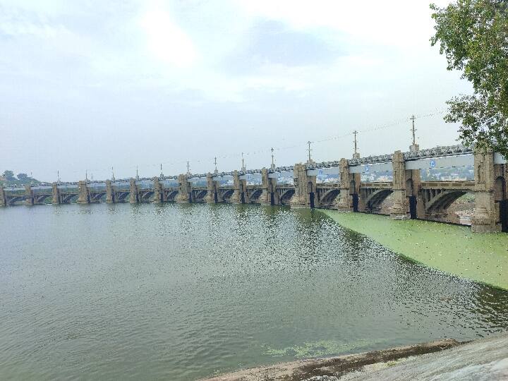 The water level of Mettur Dam has been hovering at 357 feet for the second day. இரண்டாவது நாளாக 357 கன அடியில் தொடரும் மேட்டூர் அணையின் நீர் வரத்து