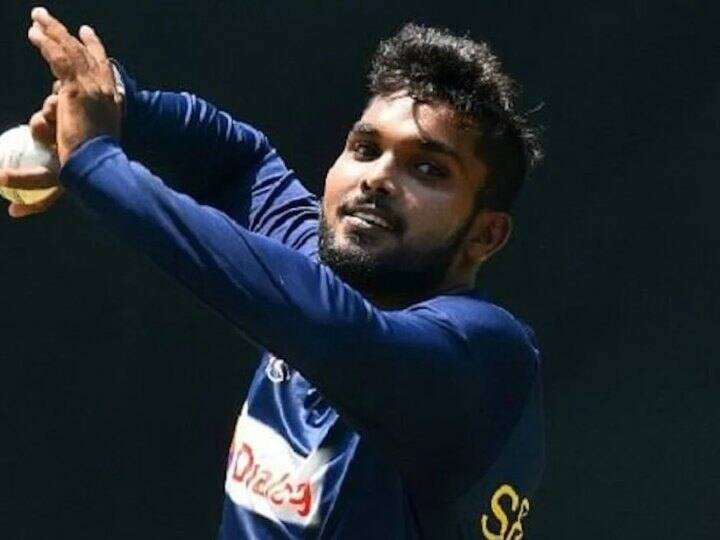 आईपीएल ऑक्शन 2022 में भारत के साथ-साथ दूसरे देशों के खिलाड़ी भी शामिल हुए. इसमें श्रीलंका के लेग स्पिनर वानिंदु हसारंगा ने भी हिस्सा लिया. वानिंदु इस समय आईसीसी रैंकिंग में टी20 फॉर्मेट के नंबर एक गेंदबाज हैं. उन्हें ऑक्शन में रॉयल चैलेंजर्स बैंगलोर ने 10.75 करोड़ में खरीदा.