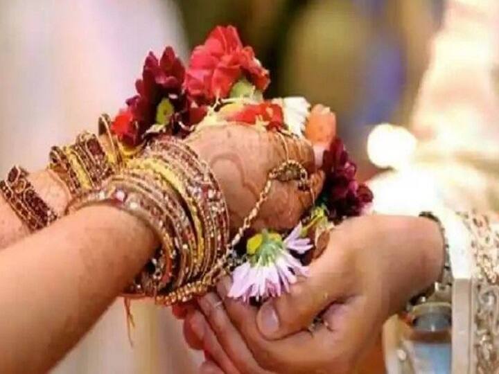 Chittoor Man Marries 3 Women, Wives complaint against husband in Pedda Tippa Samudram Police Chittoor Crime: పేరెంట్స్‌తో కలిసి యువతులను ట్రాప్ చేస్తున్న నిత్య పెళ్లికొడుకు, మొదటి భార్య నిఘా పెట్టడంతో షాకింగ్ ట్విస్ట్ !