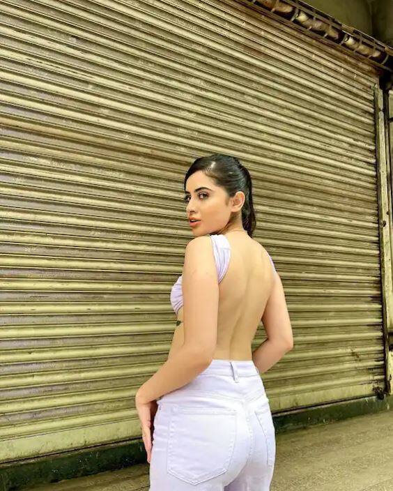 ਉਰਫੀ ਪਹਿਲਾਂ ਹੀ ਬੈਕਲੇਸ ਡਰੈੱਸ ਪਹਿਨ ਚੁੱਕੀ ਹੈ। ਉਨ੍ਹਾਂ ਦਾ ਵੱਖਰਾ ਅੰਦਾਜ਼ ਪ੍ਰਸ਼ੰਸਕਾਂ ਨੂੰ ਹਰ ਵਾਰ ਪਸੰਦ ਆਉਂਦਾ ਹੈ। ਜਿਸ ਕਾਰਨ ਉਹ ਸੋਸ਼ਲ ਮੀਡੀਆ 'ਤੇ ਕਾਫੀ ਵਾਇਰਲ ਹੋ ਰਿਹਾ ਹੈ।