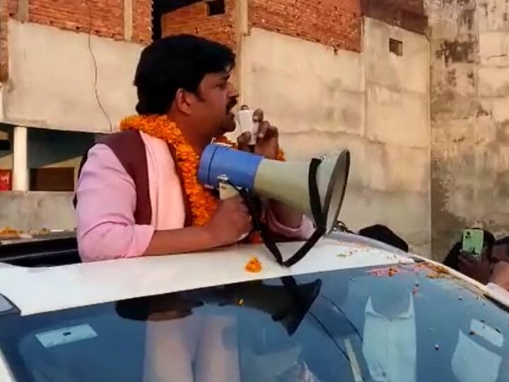 Ravi Kishan campaign for CM Yogi Adityanath in Gorakhpur ann UP Election 2022: CM योगी आदित्यनाथ को जिताने के लिए गीत गाकर वोटरों को रिझा रहे रवि किशन, प्रचार की जिम्मेदारी संभाली