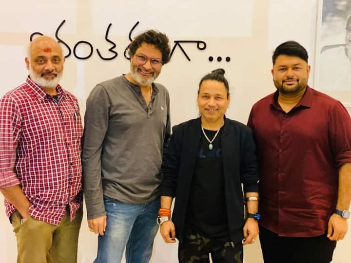 Pawan Kalyan Bheemla Nayak music update Kailash Kher croons yellamma song written by Ramajogayya Sastry for Bheemla Nayak in Thaman Music Bheemla Nayak Music Update: 'ఎల్లమ్మా' - పవన్ కల్యాణ్ 'భీమ్లా నాయక్'లో కొత్త పాట! పాడింది ఎవరో తెలుసా?