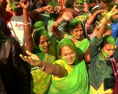 WB Municipal Election Result 2022 : ঝড়ের গতিতে এগোচ্ছে তৃণমূল, দিকে দিকে উড়ছে সবুজ আবির, শুরু উৎসব