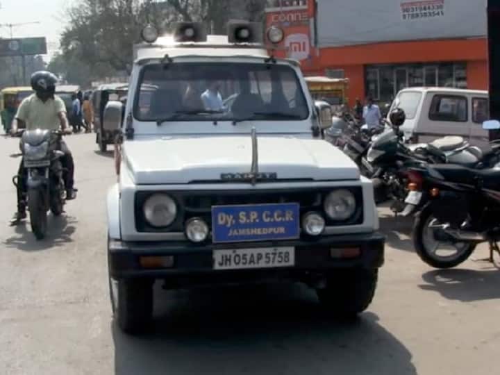 Jamshedpur Loot: अपराधियों के हौसले बुलंद, ज्वैलरी की दुकान के कर्मचारी से दिनदहाड़े 32 लाख रुपये लूटे, भागने में कामयाब