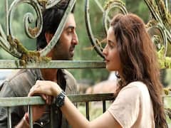 PIC| Alia Bhatt And Ranbir Kapoor Can't Take Their Eyes Off Each Other In This Still From 'Brahmastra'