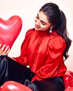 Krithi Shetty Photos: ప్రేమించడం ప్రేమించబడడం ఈ రెండే ఆనందాన్నిచ్చేవి, ప్రేమ పాఠాలు చెబుతున్న బేబమ్మ