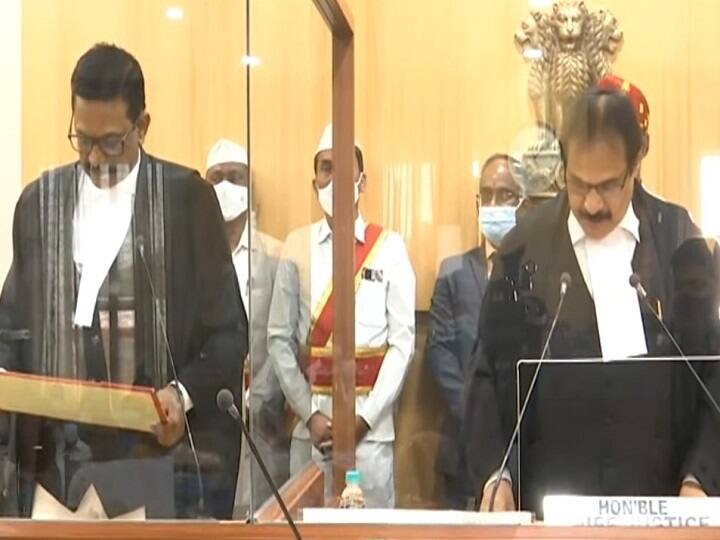 Seven new judges takes oath by Chief Justice in AP High Court AP High Court: ఏపీ హైకోర్టులో కొత్త జడ్జిలు, ప్రమాణ స్వీకారం చేసిన ఏడుగురు కొత్త న్యాయమూర్తులు