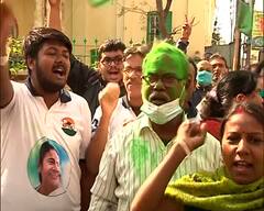 WB Municipal Election Result 2022 : ঝড়ের গতিতে এগোচ্ছে তৃণমূল, দিকে দিকে উড়ছে সবুজ আবির, শুরু উৎসব