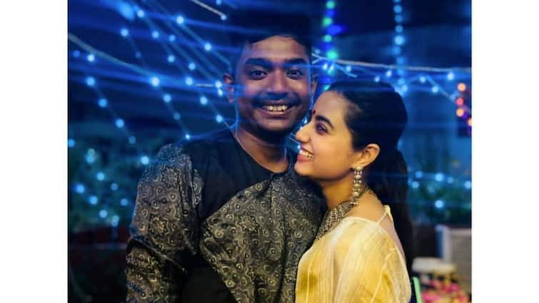 Swastika Shovan Update: Singer Shovan posted an adorable picture college with Swastika Dutta on social media Swastika Shovan Update: ভালোবাসার কোলাজ পোস্ট শোভনের, 'মার খাবি?' লিখলেন স্বস্তিকা!