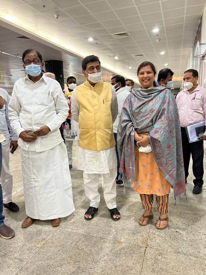 काँग्रेस नेते पी. चिदंबरम, अशोक चव्हाण, बेळगाव जिल्ह्यातील आमदार डॉ. अंजली निंबाळकरांनी काँग्रेसच्या प्रचाराची धुरा सांभाळली.