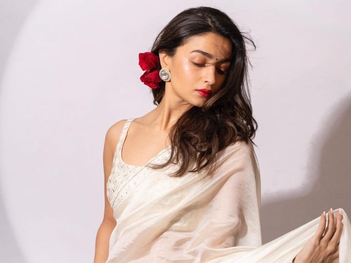 alia bhatt first reaction gangubai kathaiwadi script sanjay leela bhansali Gangubai kathiawadi की स्क्रिप्ट सुनने के बाद ऐसा था Alia Bhatt का पहला रिएक्शन, Sanjay Leela Bhansali को कह दी थी ये बात