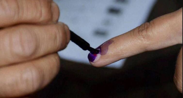 Punjab Elections 2022: why voters ink on finger does not erase easily ਆਖਰ ਕਿਓਂ ਆਸਾਨੀ ਨਾਲ ਨਹੀਂ ਉਤਰਦੀ ਵੋਟ ਪਾਉਣ ਤੋਂ ਬਾਅਦ ਵੀ ਉਂਗਲੀ 'ਤੇ ਲੱਗੀ ਸਿਆਹੀ, ਇਹ ਹੈ ਕਾਰਨ