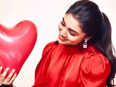 Krithi Shetty Photos: ప్రేమించడం ప్రేమించబడడం ఈ రెండే ఆనందాన్నిచ్చేవి, ప్రేమ పాఠాలు చెబుతున్న బేబమ్మ