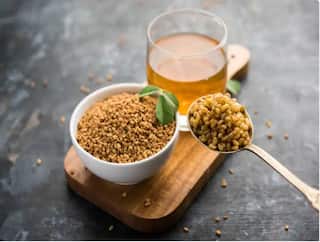 Weight Loss Tips : वजन कमी करण्यासाठी मेथीचे पाणी ठरतयं रामबाण उपाय, जाणून घ्या फायदे
