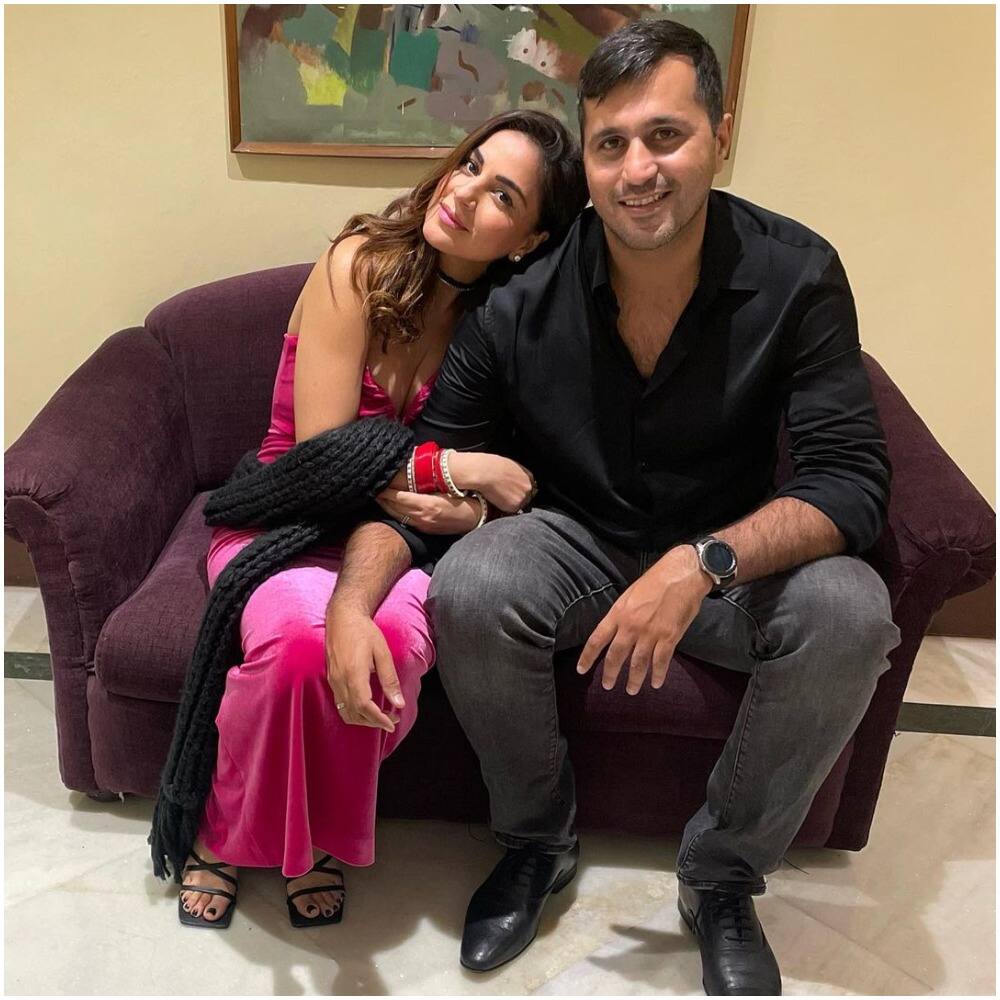 Shraddha Arya Husband Rahul Nagal First Valentine Photos Video Instagram Kundali Bhagya Net Worth Bollywood Valentine: एक मैं हू और एक तू, Shraddha Arya ने की वैलेंटाइन डे पर पति Rahul Nagal के साथ गुफ्तगू