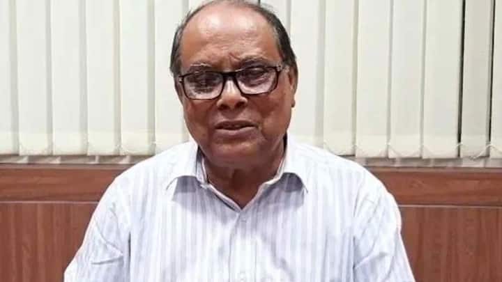 অশোক ভট্টাচার্য সম্পর্কে-‘‘অশোকবাবু হেরে গিয়েছেন বলে নয়। কাল কোনও সাহায্য চাইলে করব। ওঁর স্ত্রী যখন অসুস্থ, নিজে থেকে ফোন করেছিলাম আমি।’’