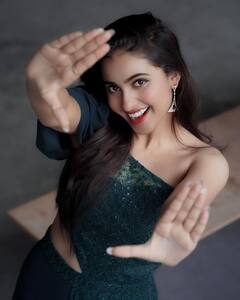 Deepika Pilli: అన్నం తింటావా లేక అందం తింటావా బేబి? దీపికకు నెటిజన్ ప్రశ్న