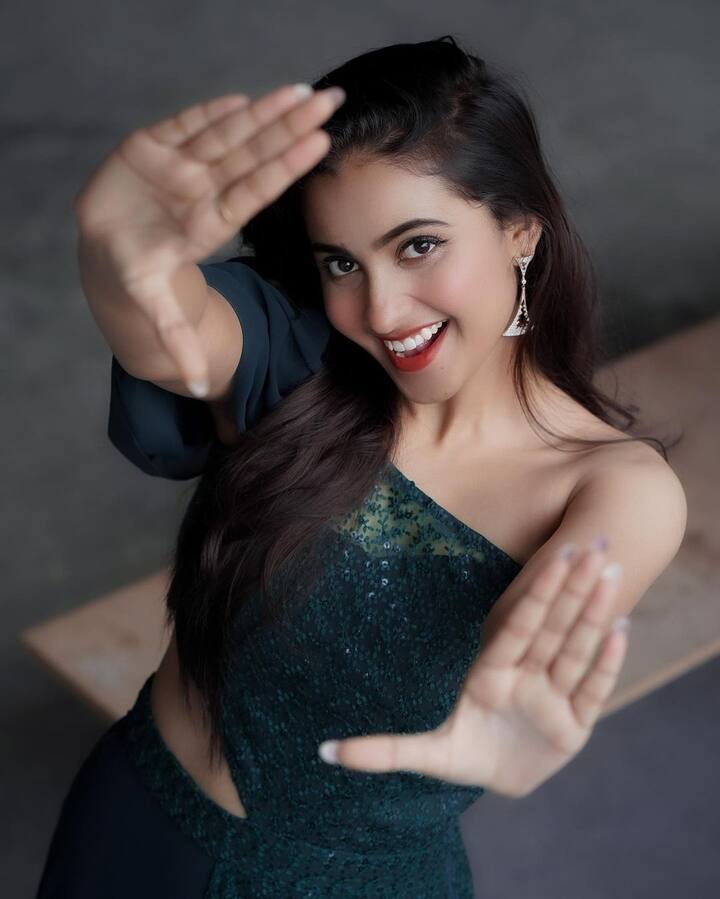 టిక్‌టాక్ ద్వారా పరిచయమైన అందాల భామ దీపికా పిల్లి.  -Image credit: Deepikapilli/Instagram