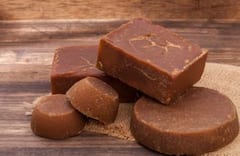Jaggery Benefits: রান্নায় চিনি না গুড়, কোনটি ব্যবহার করা স্বাস্থ্যের জন্য উপকার?