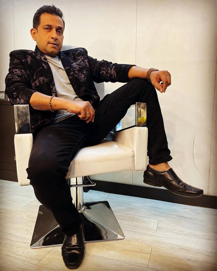 दिग्दर्शन, अभिनेता, गायक, सुत्रसंचालक अशा वेगवेगळ्या व्यक्तिरेखांमधून प्रसाद ओक नेहमीच चाहत्यांच्या भेटीसाठी येत असतो.(photo: oakprasad/ig)
