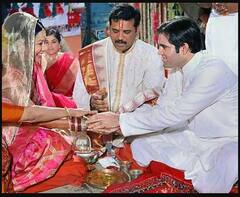 ਪਤਨੀ Yamini Roy ਨੂੰ ਲਾਈਮਲਾਈਟ ਤੋਂ ਦੂਰ ਰੱਖਦੇ ਹਨ Varun Gandhi, ਵੇਖੋ ਉਨ੍ਹਾਂ ਦੇ ਵਿਆਹ ਦੀਆਂ ਕੁਝ ਖੂਬਸੂਰਤ ਤਸਵੀਰਾਂ