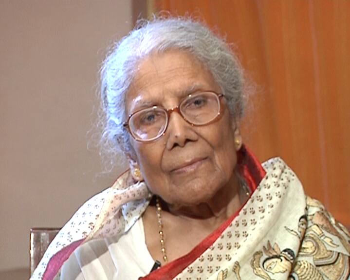 Gitashree Sandhya Mukhopadhyay dies of cardiac arrest: 10 Facts About The Legendary Singer From Bengal Sandhya Mukherjee Is No More: 10 Facts About The Legendary Singer From Bengal