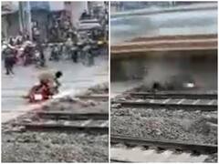 Watch: तेज रफ्तार ट्रेन की चपेट में आया बाइक सवार, बाल-बला बची जान