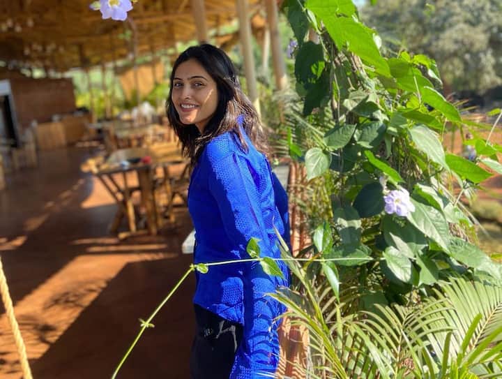 उंची, सौंदर्य आणि अभिनय यामुळे सुरभी हांडे लक्ष वेधून घेते. (photo: surbhihandayofficial/ig)