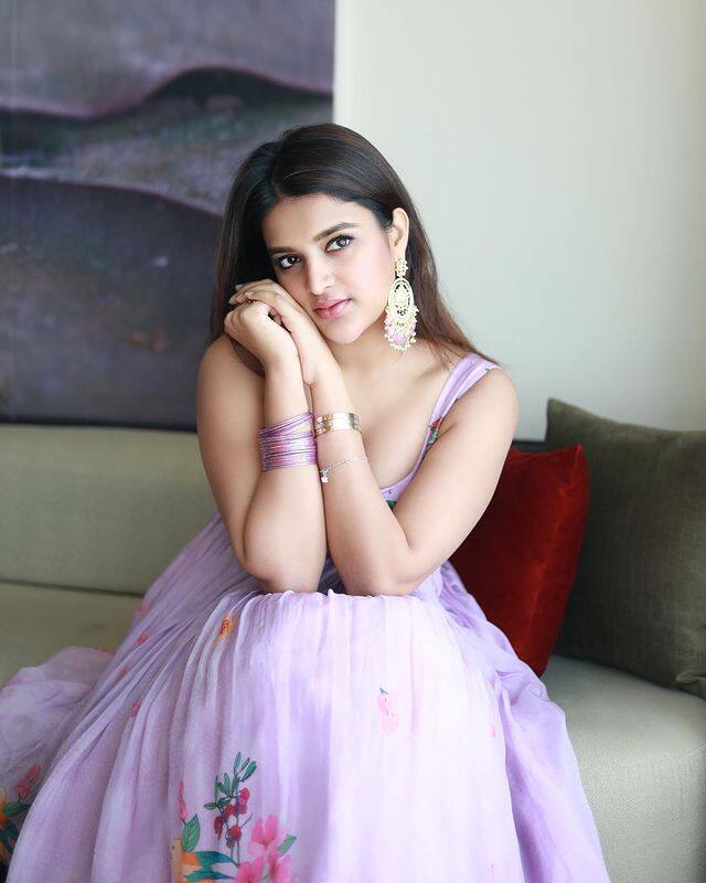 ప్రస్తుతం ఈ బ్యూటీ 'హరిహర వీరమల్లు' సినిమాలో నటిస్తోంది. (Courtesy : Instagram)