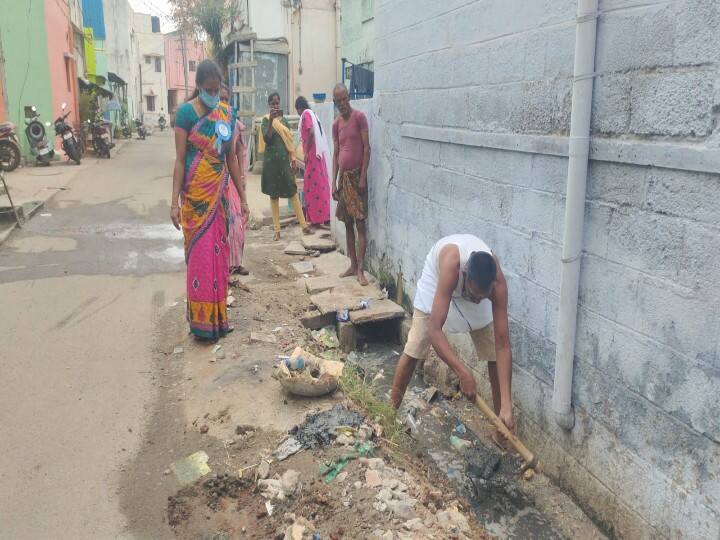 Independent candidate who went down the drain in Coimbatore and cleaned up and collected votes in local body election 2022 கோவையில் சாக்கடையில் இறங்கி சுத்தம் செய்து வாக்கு சேகரித்த சுயேச்சை வேட்பாளர்