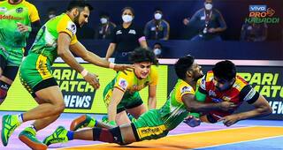 Pro Kabaddi: Patna Pirates ने Bengaluru Bulls को हराकर PKL-8 में दर्ज की लगातार सातवीं जीत, बाहर होने के कगार पर बुल्स
