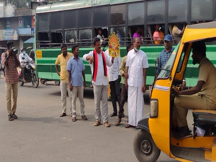 Local Body Election | கடலூரில்  போக்குவரத்தை சீர் செய்து வாக்கு சேகரித்த திமுக வேட்பாளர்