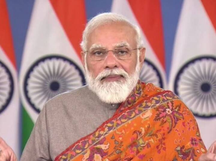 गुजरात विश्वविद्यालय में उपलब्ध जानकारी के मुताबिक पीएम मोदी 1983 में राजनीति विज्ञान से पोस्ट ग्रेजुएट हुए थे. दो साल के इस कोर्स में पीएम मोदी के पास यूरोपियन पॉलिटिक्स, इंडियन पॉलिटिक्स एनालिसिस और साइकलॉजी ऑफ पॉलिटिक्स जैसे सब्जेक्ट थे.