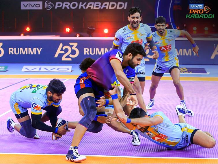 kabaddi pkl-8 pkl playoffs kabaddi samachar kabaddi points table dabang delhi kc up Yoddha pro kabaddi league 2021-22 kabaddi Pro Kabaddi: Dabang Delhi KC को हराकर अंक तालिका में तीसरे स्थान पर पहुंची UP Yoddha, परदीप नरवाल ने लगाया सुपर 10