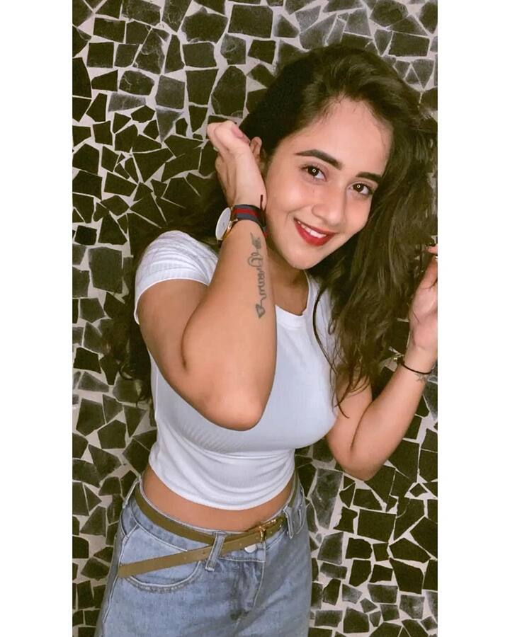 దీప్తిసునయన అందమైన ఫోటోలు -Image credit: DeepthiSunaina/Instagram