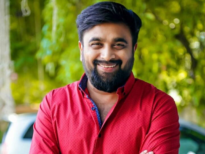 actor , director sasikumar shared his personal experience in cinema “தாடியை எடுத்தேன்... ஹோட்டலுக்கு உள்ளே கூட என்னை விட மாட்டேனுட்டாங்க“ - நடிகர் சசிகுமார்