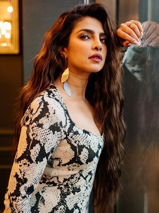 हर लुक में बेहतरीन लगती हैं देसी गर्ल Priyanka Chopra