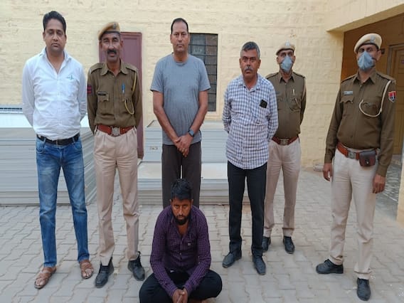 Jodhpur News: जोधपुर पुलिस को बड़ी कामयाबी, एक साल से फरार हिस्ट्रीशीटर को किया गिरफ्तार Jodhpur News: जोधपुर पुलिस को बड़ी कामयाबी, एक साल से फरार हिस्ट्रीशीटर को किया गिरफ्तार