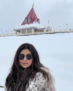 Mauni Roy hot: புலித்தோல் போர்வையில் நாகினி சீரியல் நடிகை.. வைரலாகும் லேட்டஸ்ட் கிளிக்ஸ்..!