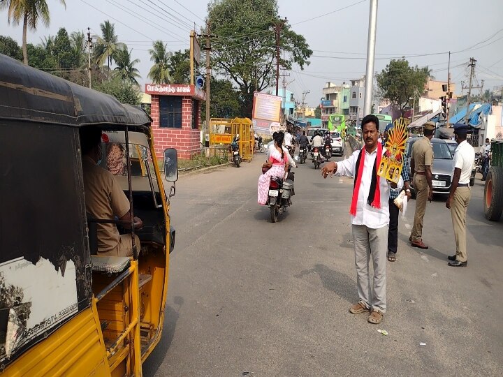 Local Body Election | கடலூரில்  போக்குவரத்தை சீர் செய்து வாக்கு சேகரித்த திமுக வேட்பாளர்