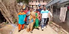 Bankura: বাঁকুড়ায় অনড় নির্দলরা, বিষ্ণুপুরে তৃণমূলের প্রচারে কংগ্রেস প্রার্থী