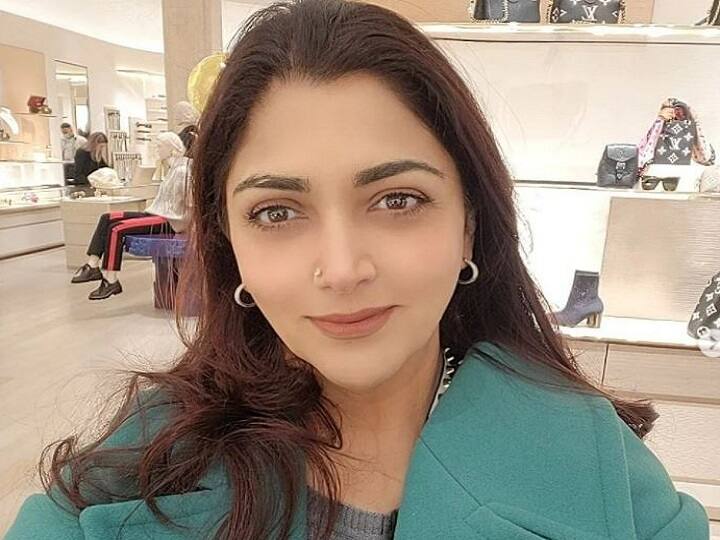 Actress kushboo pairup with 90s hero mic mohan in vijay sree haraa movie Check Details Kushboo Mic Mohan Pair: ஸ்லிம் ஆனது இதற்குத்தானா.. ரீ என்ட்ரீயில் கலக்க இருக்கும் 80 ஸ் ஹீரோ: ஜோடி சேரும் குஷ்பு