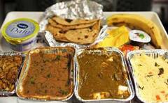 अब UP-Bihar की ट्रेनों में फिर से मिलेगा खाना, जानिए- कैसे ऑर्डर करें? कैटरिंग की शिकायत कैसे करें?