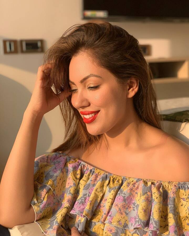 मुनमुन की इन तस्वीरों को देखने के बाद नेटीजंस उन्हें वैलेंटाइन विश करते हुए एक्ट्रेस की तारीफों के पुल बांध रहे हैं.