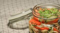 Easy Recipe: ডাল-ভাতেই তৃপ্তির ঢেকুর, পাতে যদি যাতে মুলো-গাজরের আচার