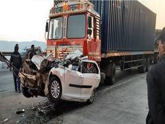 PHOTO : मुंबई-पुणे एक्स्प्रेसवेवर भीषण अपघात; 4 जणांचा मृत्यू, 8 जखमी