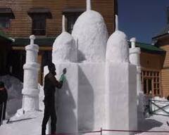 ਗੁਲਮਰਗ ਦੇ ਖ਼ੂਬਸੂਰਤ ਮੈਦਾਨਾਂ 'ਚ ਬਰਫ਼ ਦਾ ਤਾਜ ਮਹਿਲ ਬਣਿਆ ਸੈਲਾਨੀਆਂ ਦੀ ਖਿੱਚ ਦਾ ਕੇਂਦਰ, ਦੇਖੋ ਸ਼ਾਨਦਾਰ ਤਸਵੀਰਾਂ